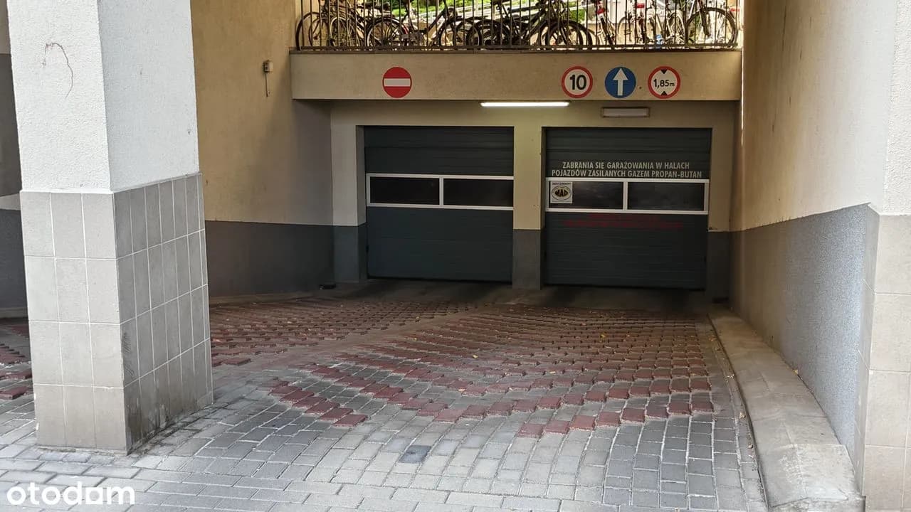 Miejsce w hali garażowej Gocław